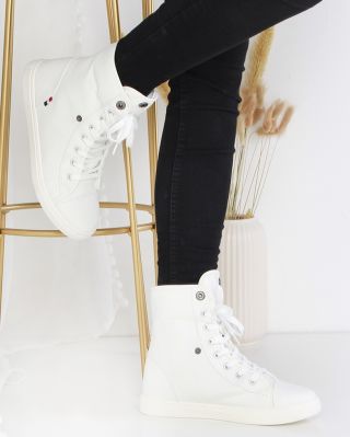 😇 Kdo řekl, že bílé tenisky jsou jen na léto? Naše zateplené tenisky jsou připraveny na jakékoliv dobrodružství! Objednej...