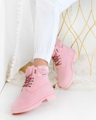 Všední den nebo víkend? Tyhle růžové farmářky se hodí na každou příležitost a navíc vypadají božsky! 💖✨ www.sboty.cz Kód:...