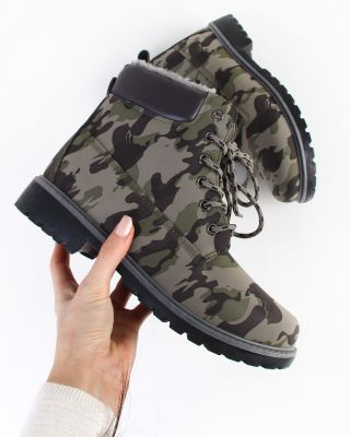 Ukaž svou divokou stránku! V maskáčových farmářkách tě nikdo nepřehlédne 💚🤎 www.sboty.cz Kód: 3823-3GR · · · · · #Sboty...