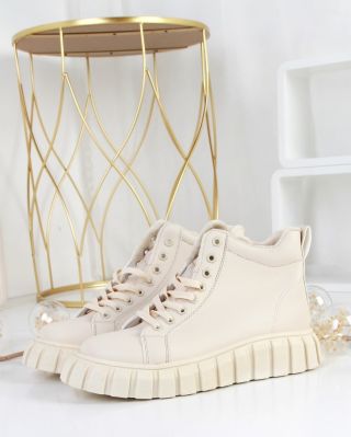 🥰 Naše zateplené béžové tenisky jsou perfektním spojením pohodlí a módy 🤩 Teď můžeš zůstat v teple a vypadat skvěle...