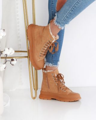 Teplé, pohodlné a medově krásné! Tyhle tenisky jsou must-have zimní sezóny 👢💛 Co na ně říkáš? Líbí? 😍😍 www.sboty.cz Kód:...