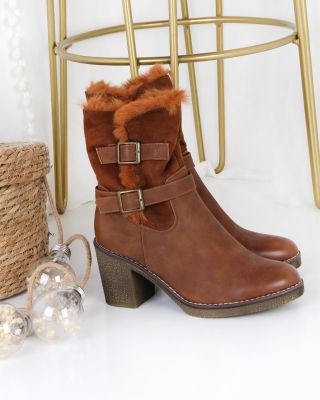 🤎 Když hledáš něco extra. Dva pásky přidávají těmto hnědým kozačkám na podpatku další úroveň elegance 👢💫 www.sboty.cz Kód:...