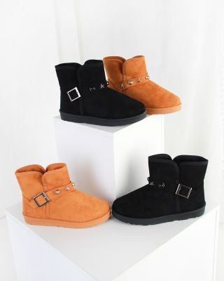 🧡🖤 Dvojice, která tě ohřeje v chladných dnech a dodá styl každému outfitu! Na www.sboty.cz najdeš naše černé a camel...