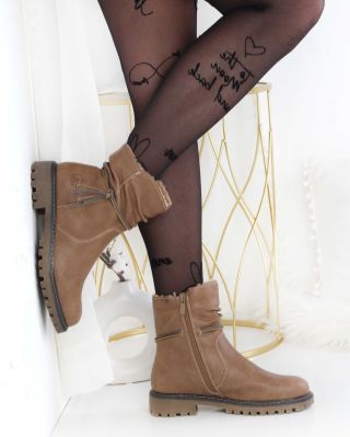 🤎 Elegantní, univerzální a připravené na všechny tvoje dny. Hnědé kozačky, které ladí ke všemu 🤎 www.sboty.cz Kód:...