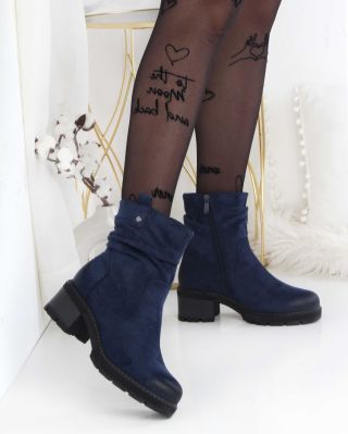 💙 Modrá, která zaujme 💙 Semišové nízké kozačky v nádherné modré. Stylové, jemné a nepřehlédnutelné. www.sboty.cz Kód:...