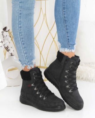 Nechceš kozačky? Nevadí 🙆‍♀️ Zateplené tenisky jsou zimní rebelky, které tě zahřejí stejně dobře 🔥 www.sboty.cz Kód:...