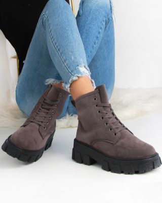 Šedá nikdy nebyla takhle cool! 🌪️👞 mrkni na www.sboty.cz 😍😍 Kód: HL-2027-5G · · · · #Sboty #SbotyCz #DnesNosime #DnesNosim...