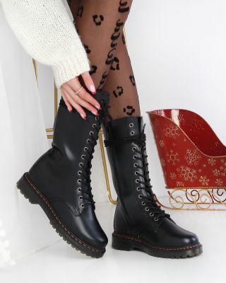 Stylový upgrade pro všechny tvé zimní outfity 😍❄ Tyhle kozačky si zamiluješ! 🖤✨ www.sboty.cz Kód: J2001B · · · · · #Sboty...