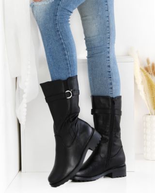 🖤 Ke kabátu, šatům i džínům. Dámské černé kozačky, které ladí úplně ke všemu🖤👢 www.sboty.cz Kód: 2047-1B · · · · · #Sboty...