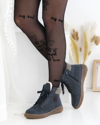 🩵💙 Klasika v novém kabátě. Modré farmářky, které si zamiluješ hned po prvním obutí ✨ www.sboty.cz Kód: M227-11BL · · · · ·...